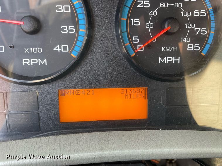 image for item DS8816 2008 International DuraStar 4300  de-icer truck