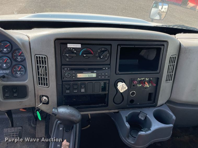 image for item DS8816 2008 International DuraStar 4300  de-icer truck