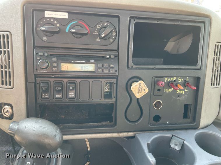 image for item DS8816 2008 International DuraStar 4300  de-icer truck