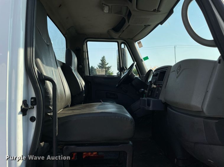 image for item DS8816 2008 International DuraStar 4300  de-icer truck