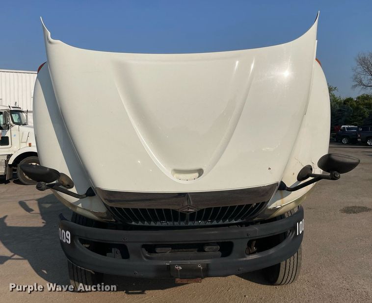 image for item DS8816 2008 International DuraStar 4300  de-icer truck