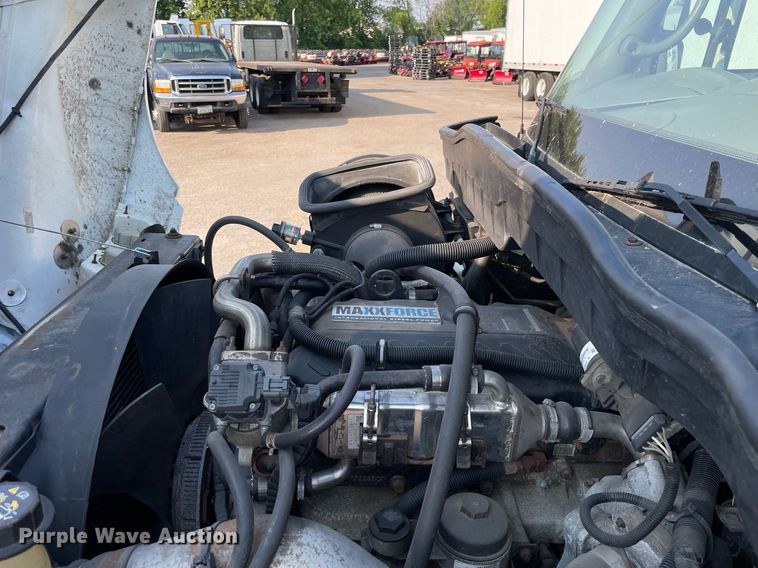 image for item DS8816 2008 International DuraStar 4300  de-icer truck