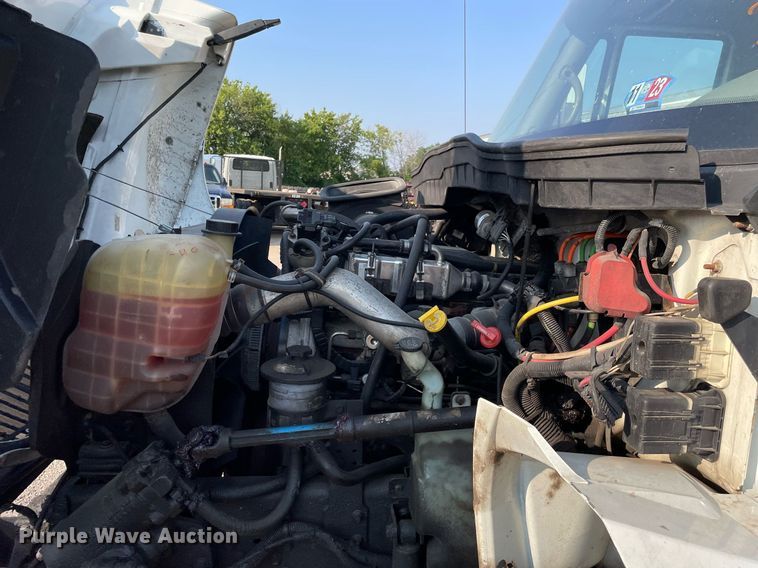 image for item DS8816 2008 International DuraStar 4300  de-icer truck