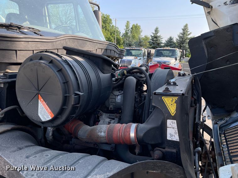 image for item DS8816 2008 International DuraStar 4300  de-icer truck