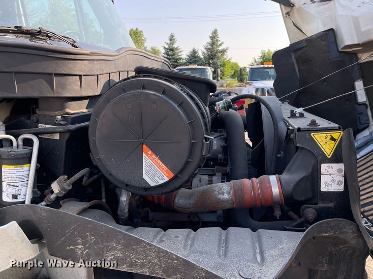 image for item DS8816 2008 International DuraStar 4300  de-icer truck