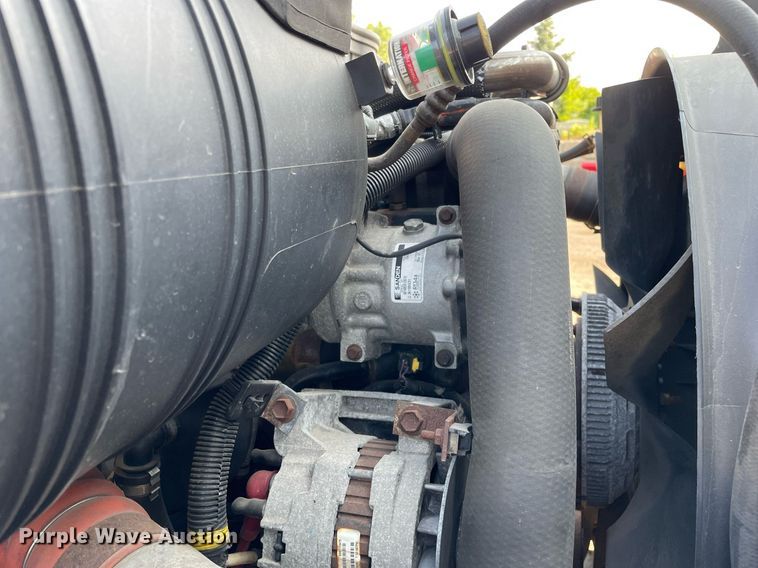 image for item DS8816 2008 International DuraStar 4300  de-icer truck