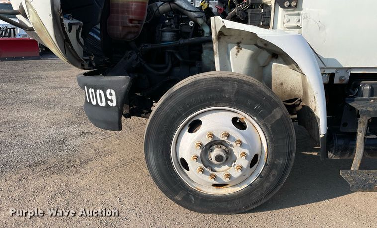 image for item DS8816 2008 International DuraStar 4300  de-icer truck