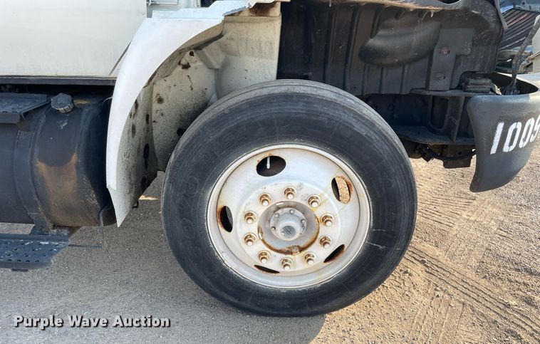 image for item DS8816 2008 International DuraStar 4300  de-icer truck