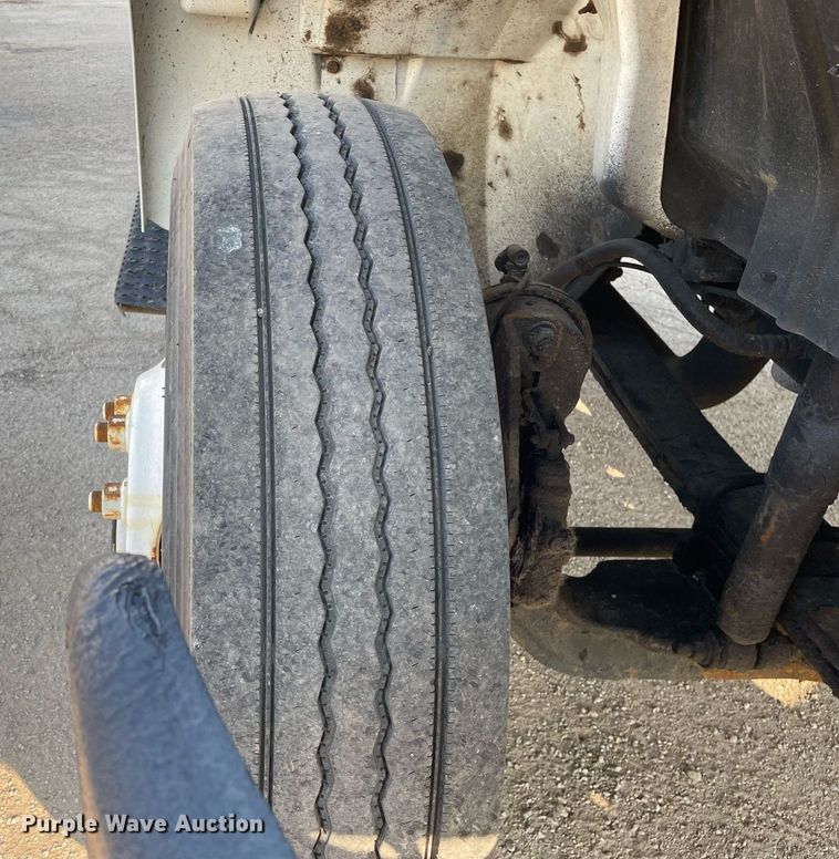 image for item DS8816 2008 International DuraStar 4300  de-icer truck