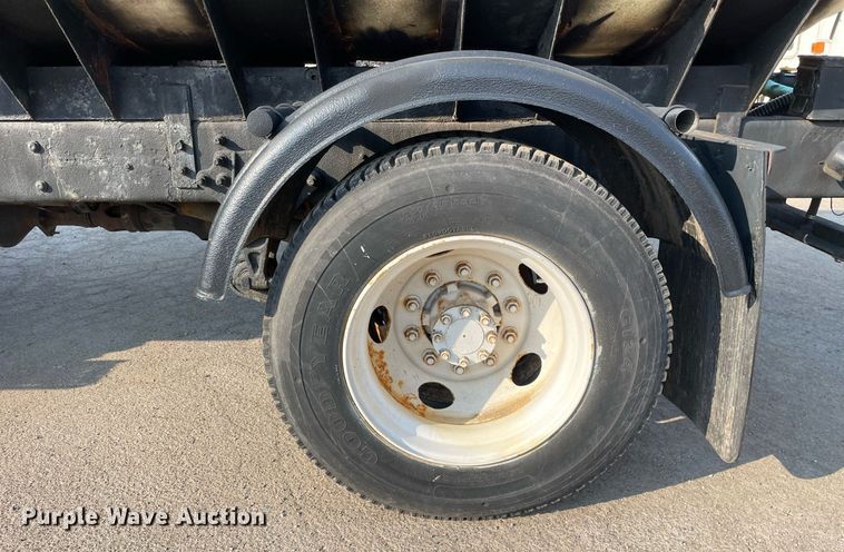 image for item DS8816 2008 International DuraStar 4300  de-icer truck