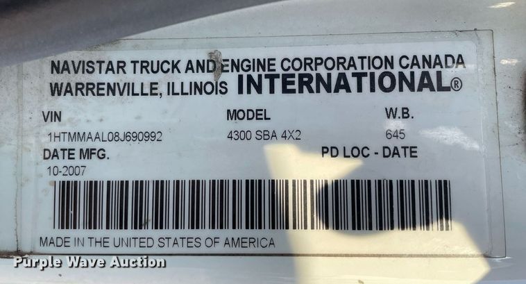 image for item DS8816 2008 International DuraStar 4300  de-icer truck