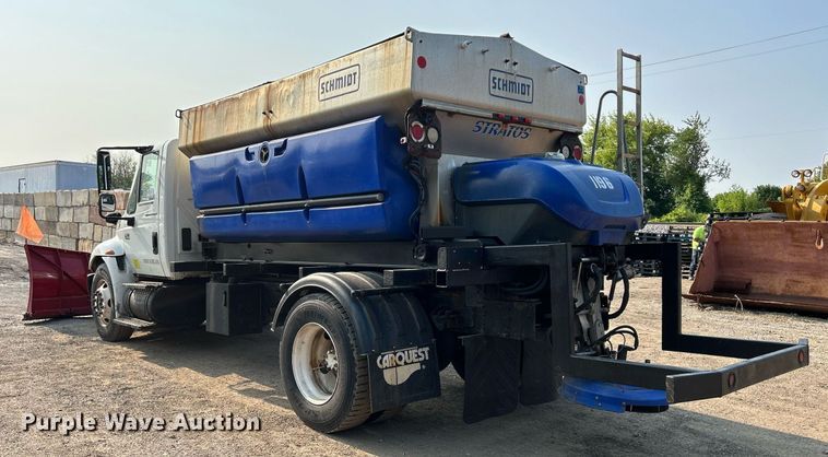 image for item DS8817 2006 International 4300  spreader truck