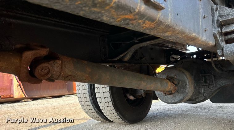 image for item DS8817 2006 International 4300  spreader truck