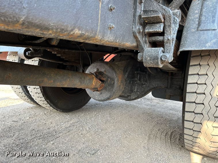 image for item DS8817 2006 International 4300  spreader truck