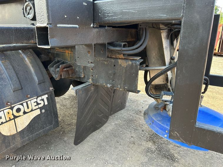 image for item DS8817 2006 International 4300  spreader truck