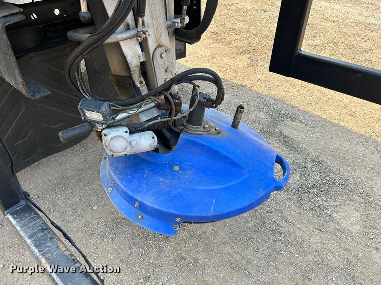 image for item DS8817 2006 International 4300  spreader truck