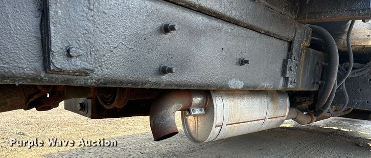 image for item DS8817 2006 International 4300  spreader truck