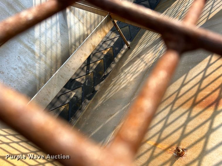 image for item DS8817 2006 International 4300  spreader truck