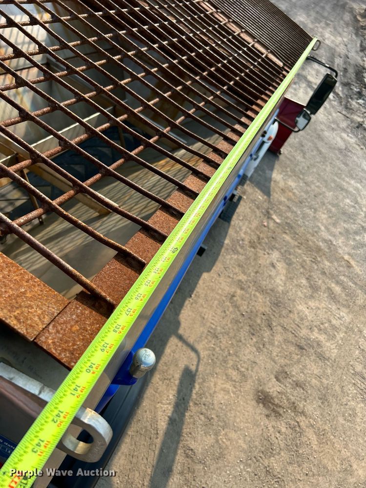 image for item DS8817 2006 International 4300  spreader truck