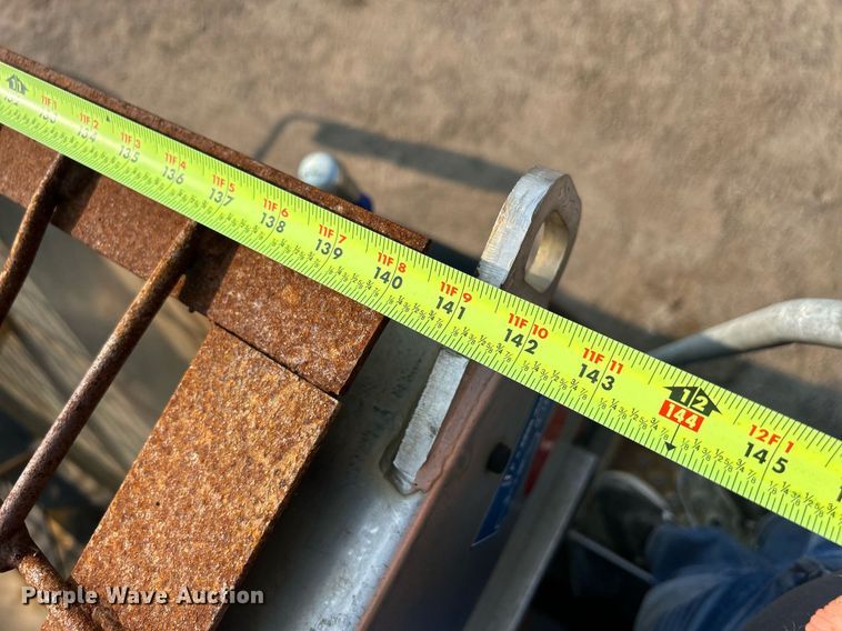 image for item DS8817 2006 International 4300  spreader truck