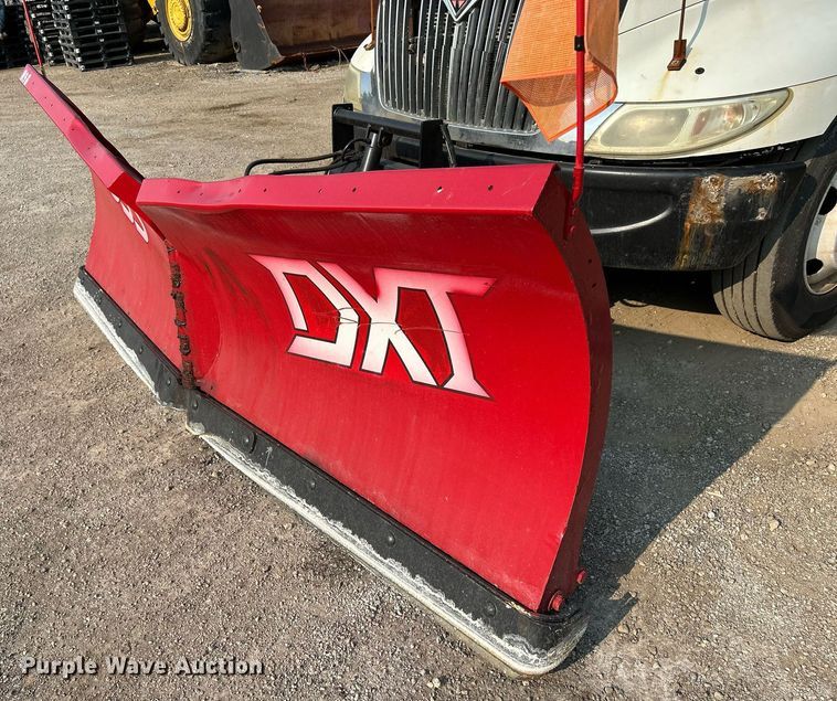 image for item DS8817 2006 International 4300  spreader truck