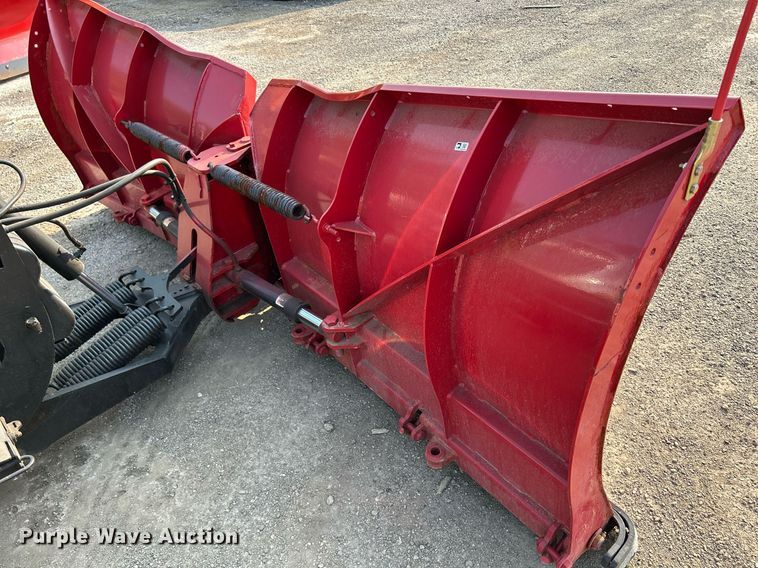 image for item DS8817 2006 International 4300  spreader truck