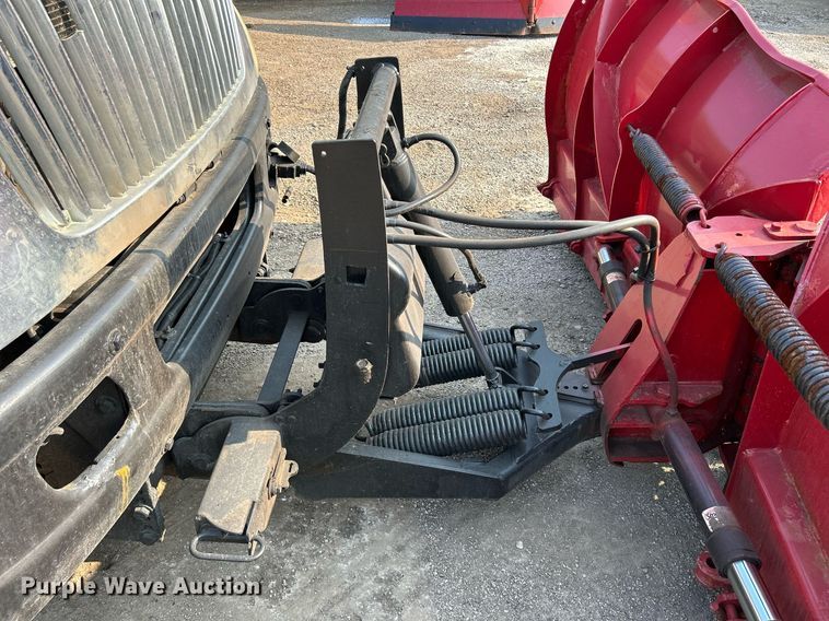 image for item DS8817 2006 International 4300  spreader truck