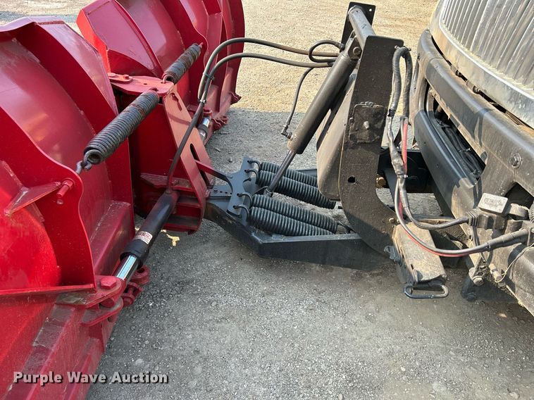 image for item DS8817 2006 International 4300  spreader truck