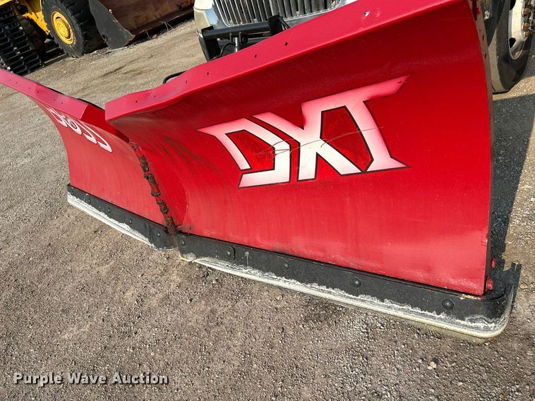 image for item DS8817 2006 International 4300  spreader truck