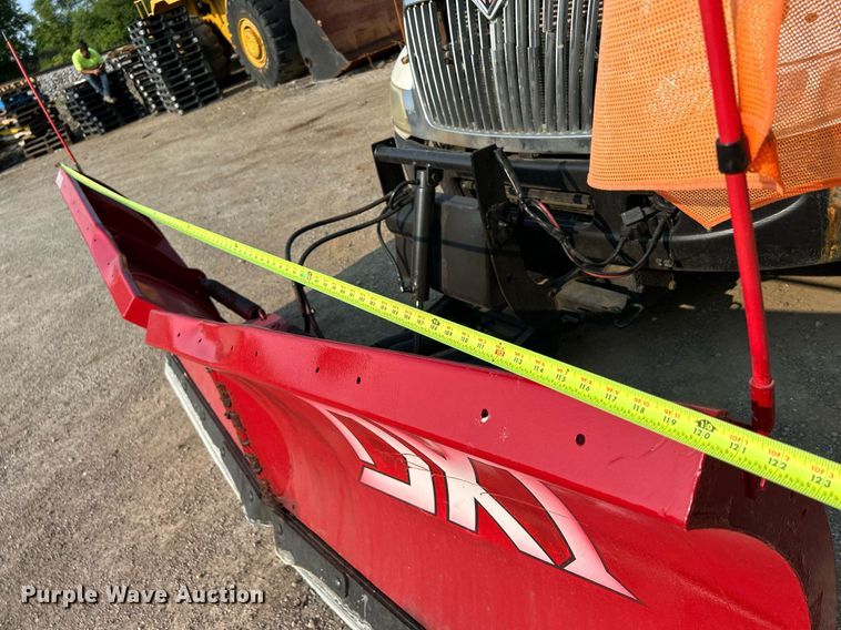 image for item DS8817 2006 International 4300  spreader truck