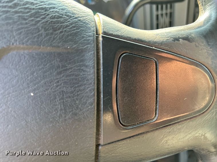 image for item DS8817 2006 International 4300  spreader truck