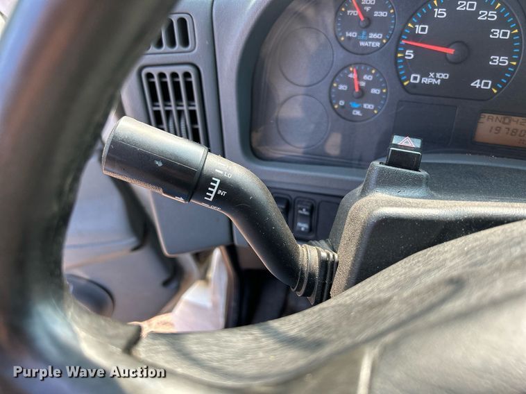 image for item DS8817 2006 International 4300  spreader truck