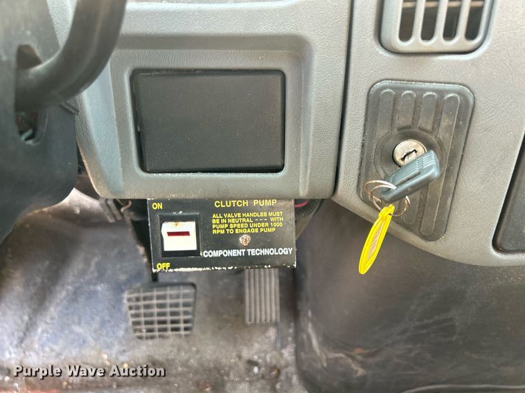 image for item DS8817 2006 International 4300  spreader truck