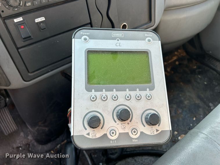 image for item DS8817 2006 International 4300  spreader truck