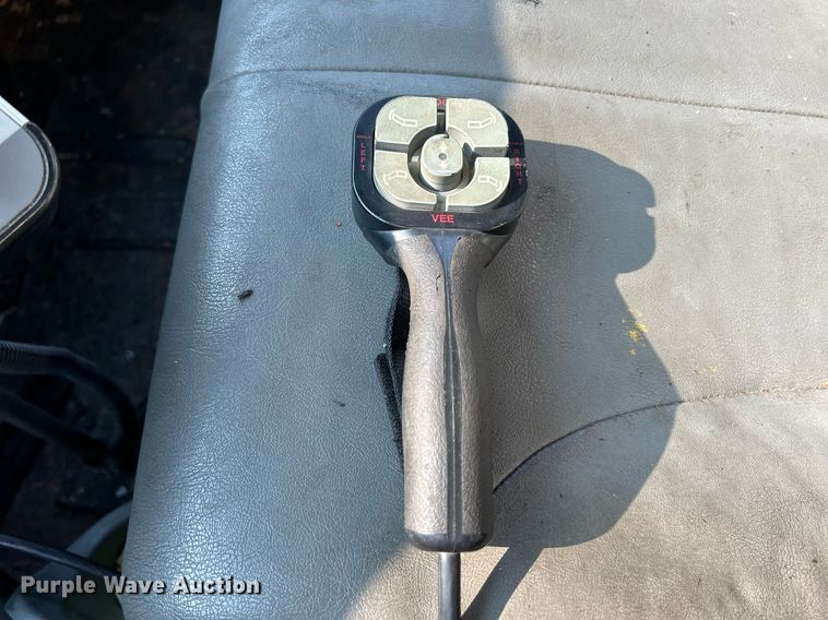 image for item DS8817 2006 International 4300  spreader truck