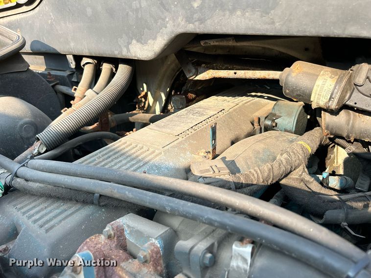 image for item DS8817 2006 International 4300  spreader truck