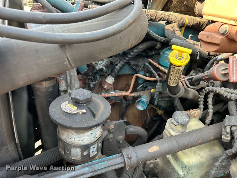 image for item DS8817 2006 International 4300  spreader truck