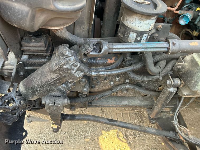 image for item DS8817 2006 International 4300  spreader truck