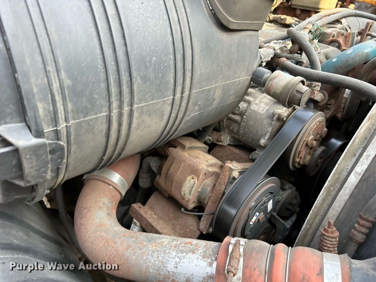 image for item DS8817 2006 International 4300  spreader truck