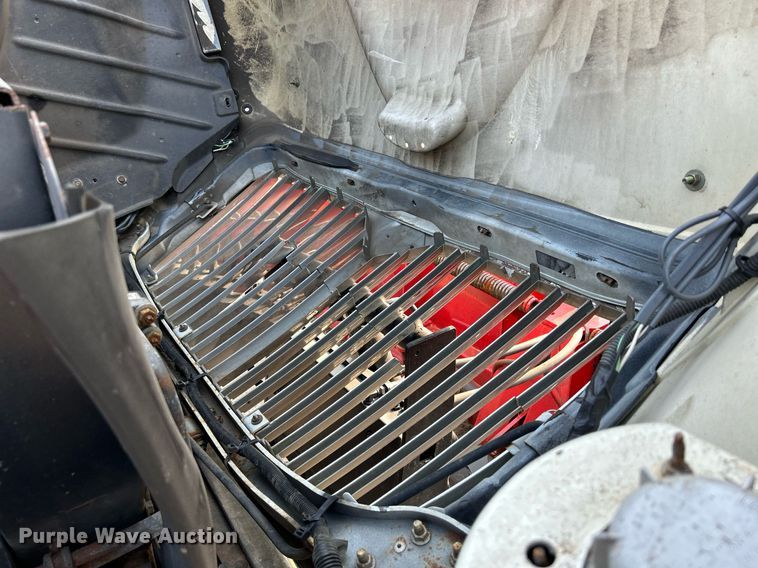 image for item DS8817 2006 International 4300  spreader truck