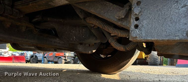 image for item DS8817 2006 International 4300  spreader truck