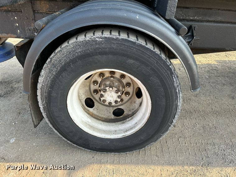 image for item DS8817 2006 International 4300  spreader truck