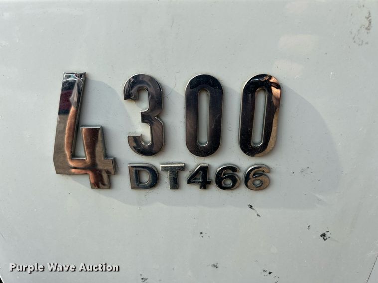 image for item DS8817 2006 International 4300  spreader truck