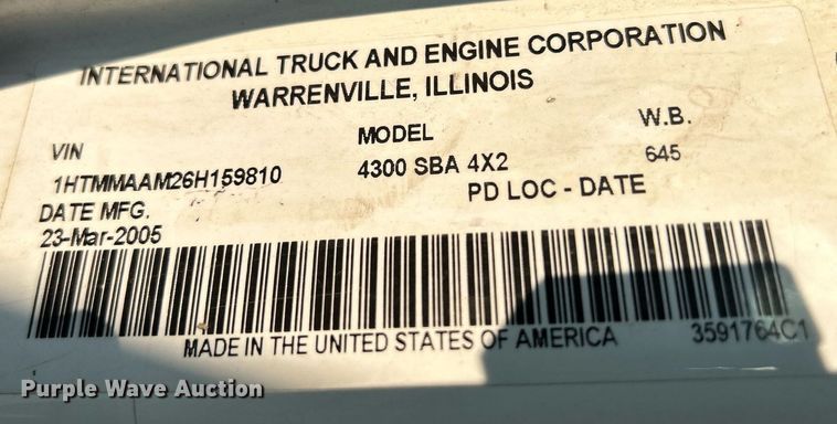 image for item DS8817 2006 International 4300  spreader truck