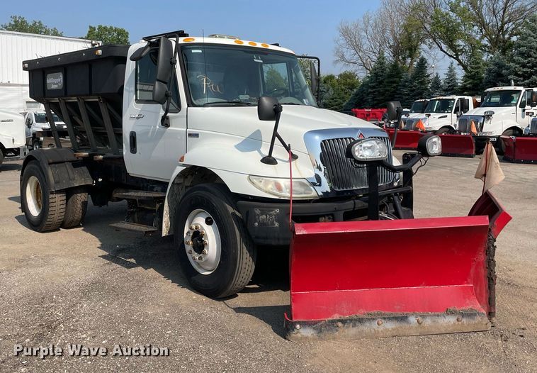 image for item DS8818 2013 International DuraStar 4300  spreader truck