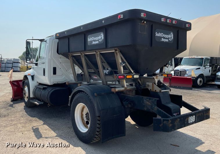 image for item DS8818 2013 International DuraStar 4300  spreader truck