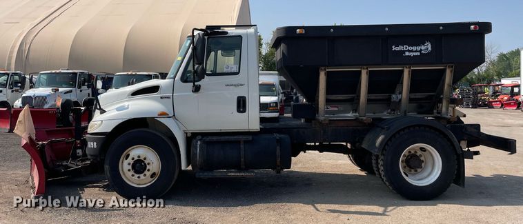 image for item DS8818 2013 International DuraStar 4300  spreader truck