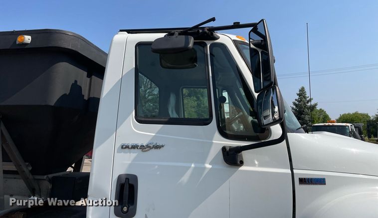 image for item DS8818 2013 International DuraStar 4300  spreader truck