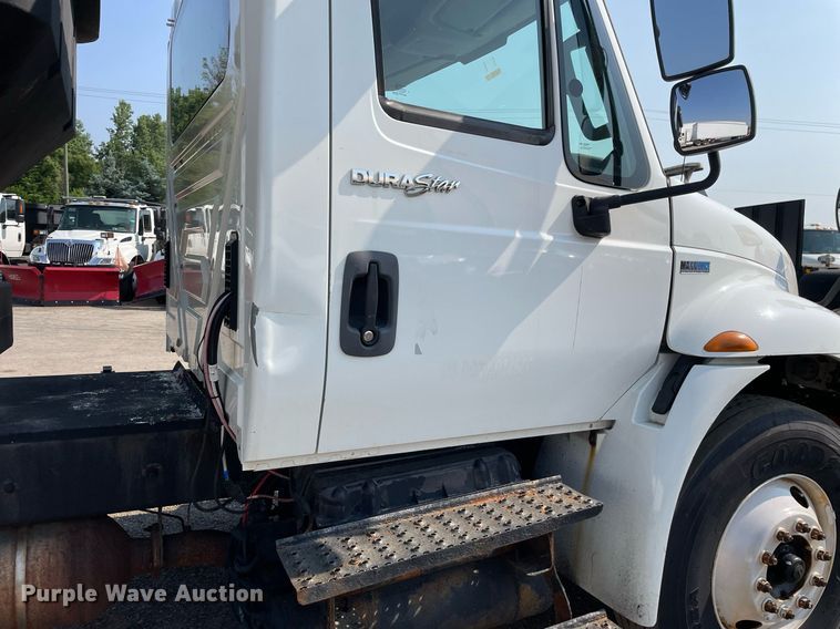 image for item DS8818 2013 International DuraStar 4300  spreader truck
