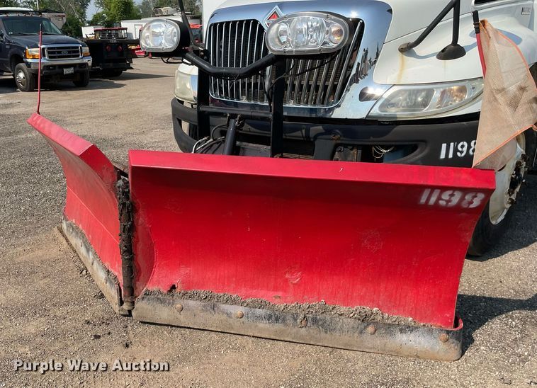 image for item DS8818 2013 International DuraStar 4300  spreader truck